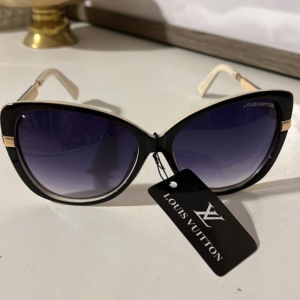 Louis Vuitton Sunglasses. Drawstring bag included.